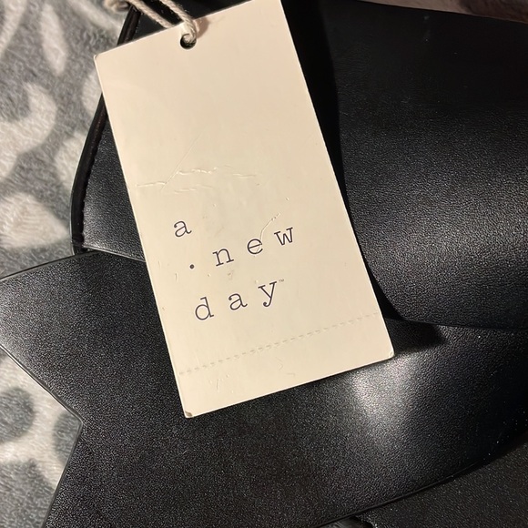 NWT Black Zippered Clutch Wristlet - Picture 2 of 7